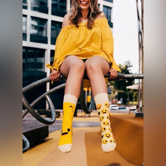 Happy Face Emoji Patterned Novelty Mismatched Unisex Crew Socks - Picture 8 of 9